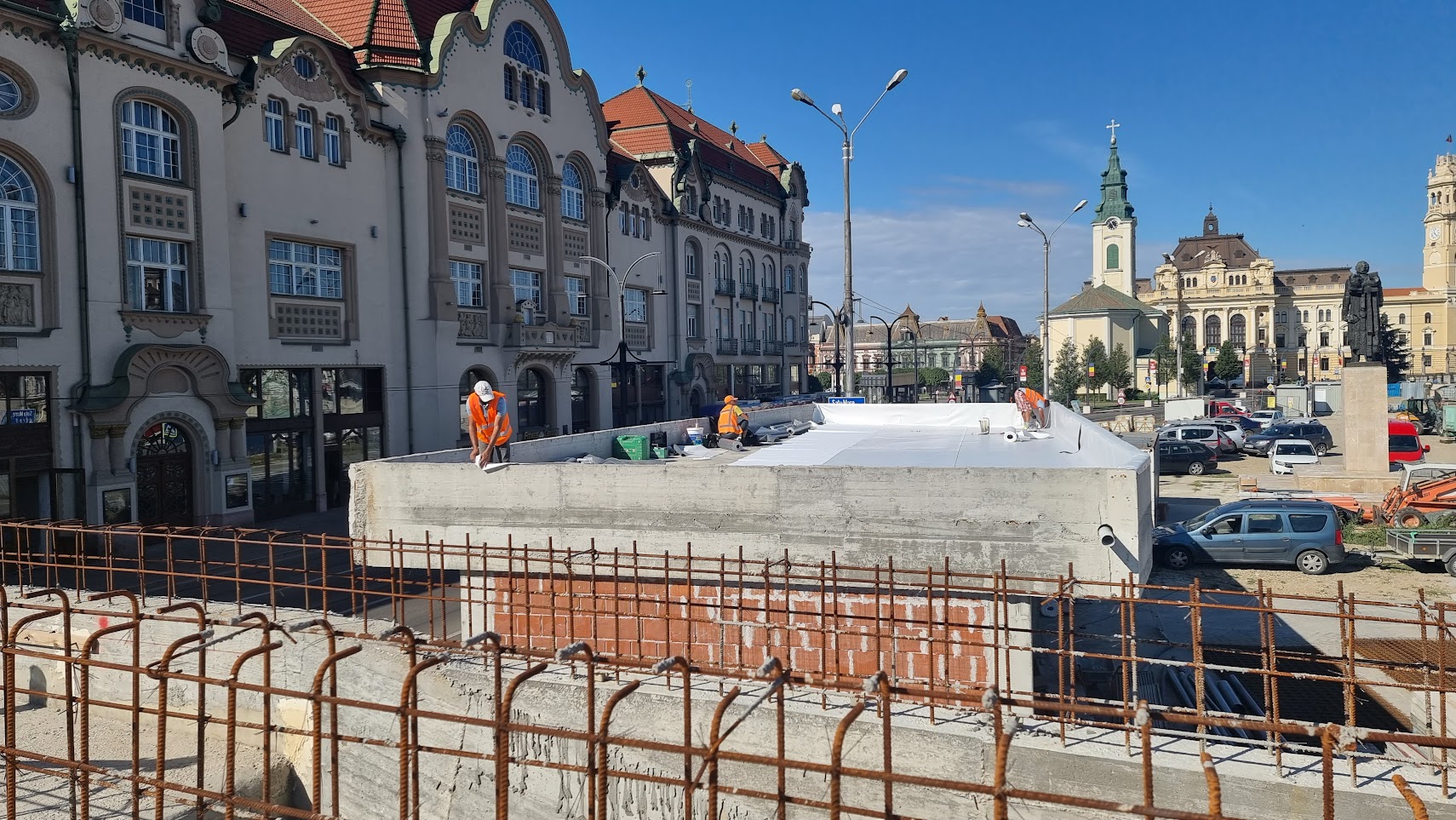 Stadiul lucrărilor la piațeta de deasupra Parcării Independenței