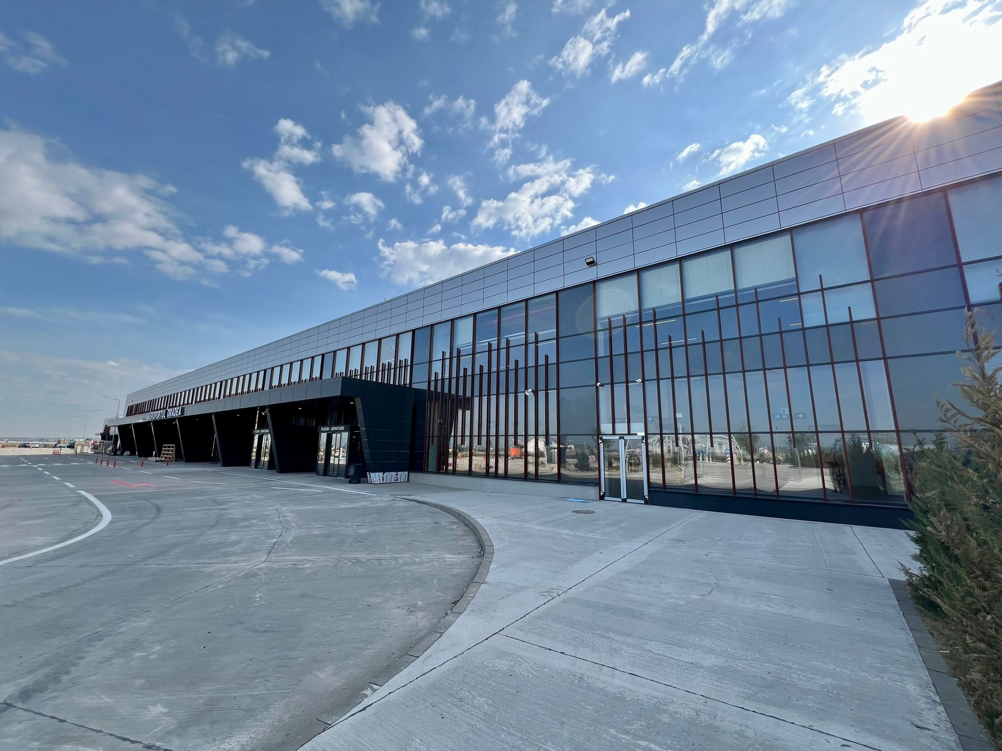 Licitație pentru spații comerciale în noul terminal al Aeroportului Oradea