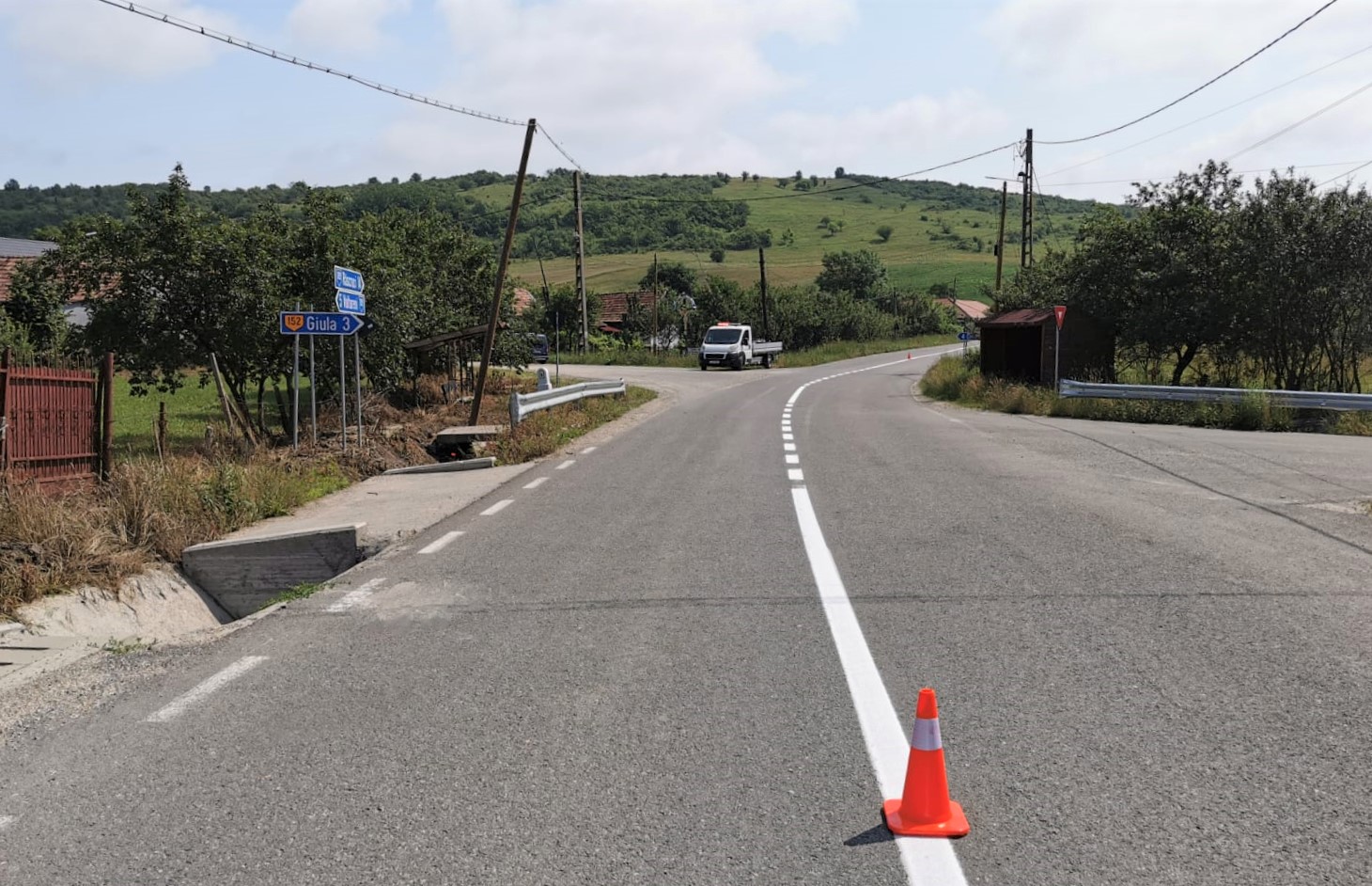 Lucrări de marcaje rutiere în lungime de aproape 250 de kilometri, pe zece drumuri județene