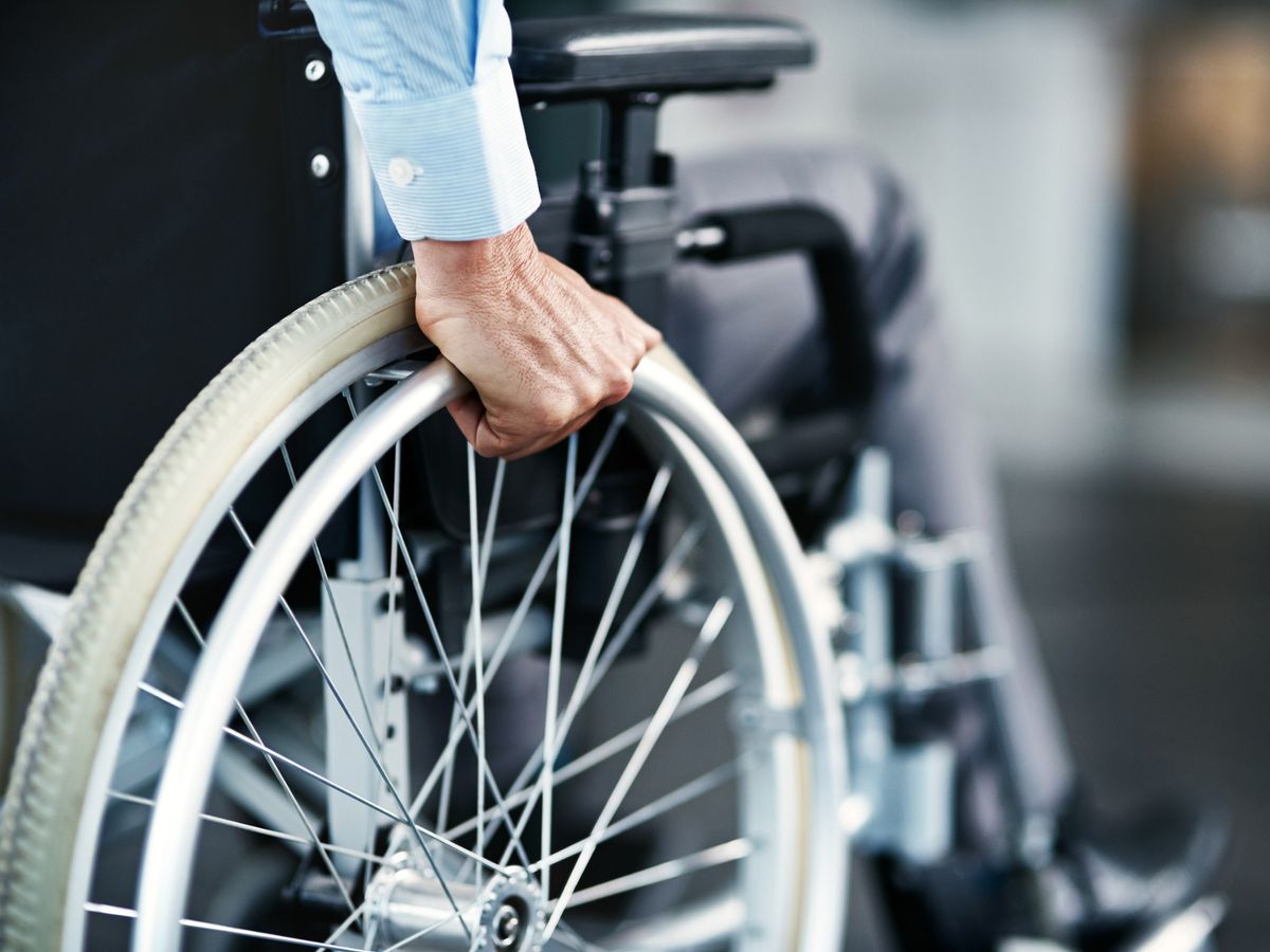 Peste 650 de copii și adulți cu dizabilități primesc, astăzi, indemnizația pentru luna noiembrie