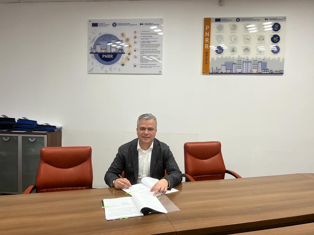 Adrian-Ioan Veştea, a semnat contractul de finanţare