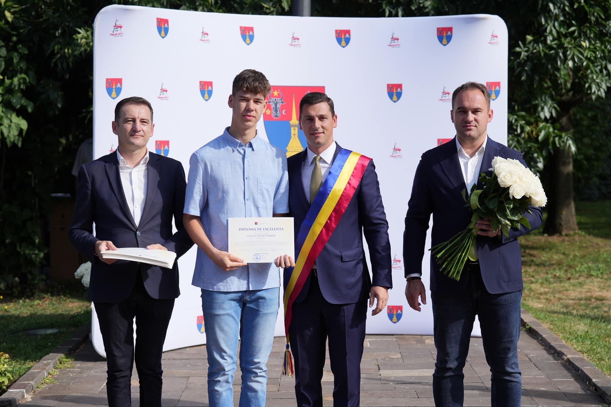 Maramureșul onorează elevii care ating excelența în educație