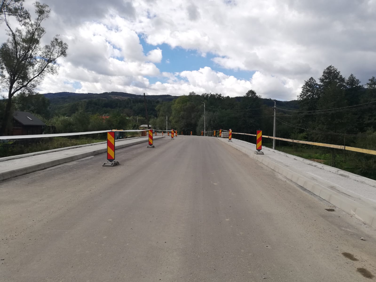 Noul pod peste râul Crișul Repede din Valea Drăganului a fost deschis circulației rutiere