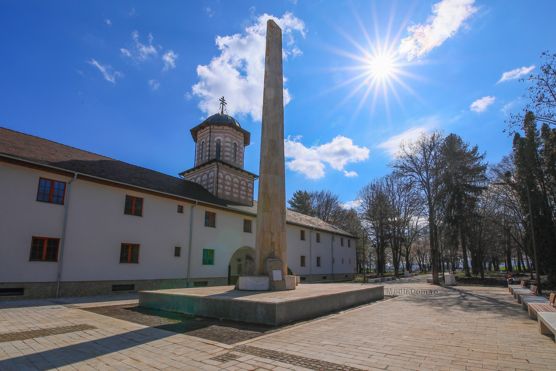 Lucrările din cadrul proiectului „Regenerarea zonei Obelisc Mihai Viteazu prin crearea unui nou parc public în municipiul Turda” sunt tot mai aproape de finalizare