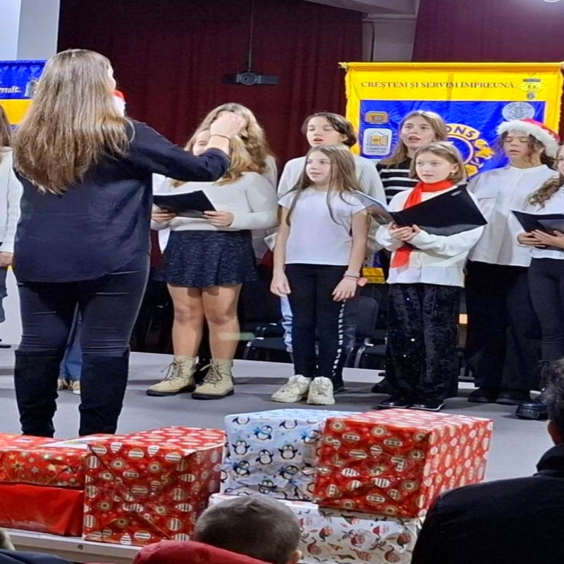 Un Moş Crăciun pentru copiii care au uitat să zâmbească