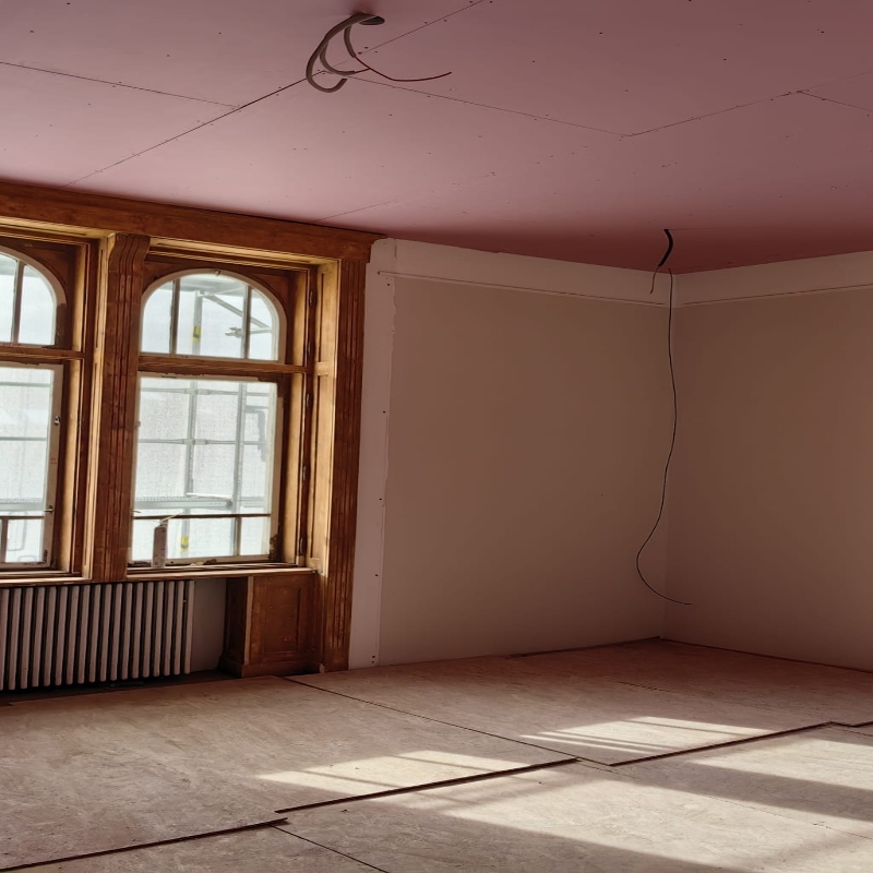 Toate ferestrele Bibliotecii şi Muzeului de artă sunt restaurate de Consiliul Judeţean