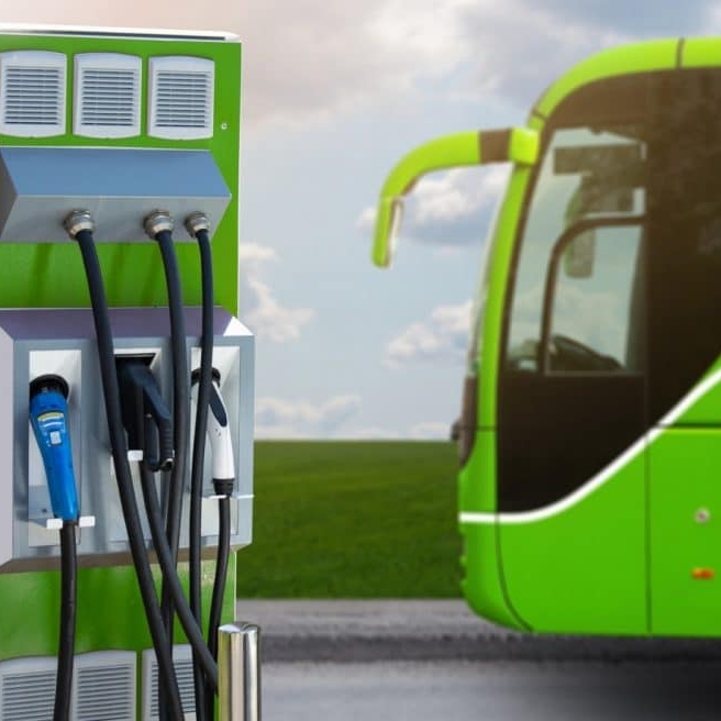 Trei firme ofertează furnizarea microbuzelor şcolare verzi pe care CJ Braşov vrea să le achiziţioneze cu fonduri PNRR