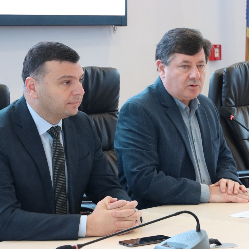 Iustin Cionca, președintele Consiliului Județean Arad: „Cu proiectul Drumul Regelui mergem mai departe și turnăm asfalt și în vârf de munte, legăm Petrișul de Vața”