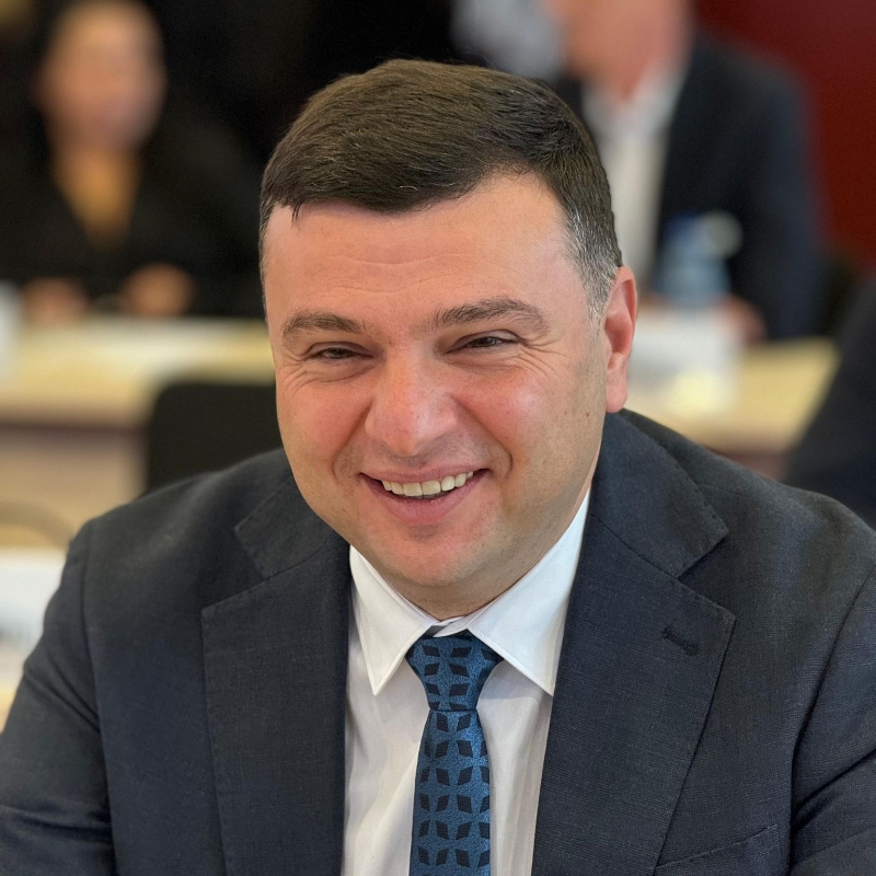 Sergiu Bîlcea, vicepreședinte al Consiliului Județean Arad: „Investim 450 de milioane de lei în drumurile județene!”