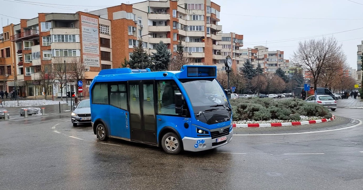 PREMIERĂ: Primele microbuze electrice circulă pe străzile Devei, în curse de probă
