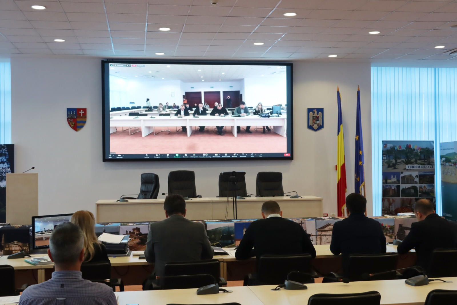 Parcare reamenajată în centrul comunei Ghioroc