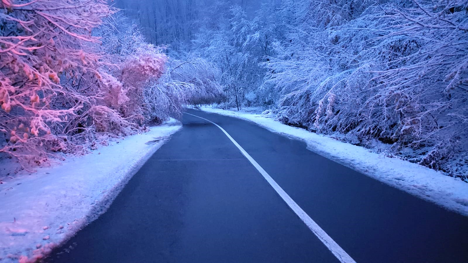 Acțiuni de deszăpezire și de combatere a poleiului desfășurate în zona de munte a județului Cluj