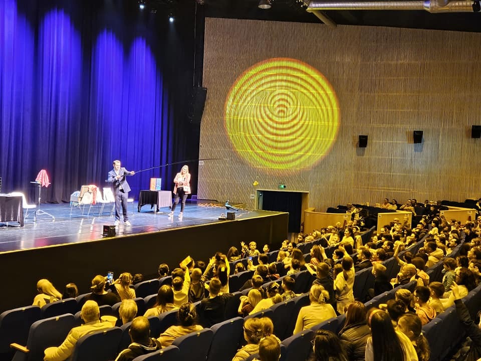 Proiecte cultural-artistice de anvergură, spectacole, expoziții și recitaluri pentru  publicul de toate vârstele