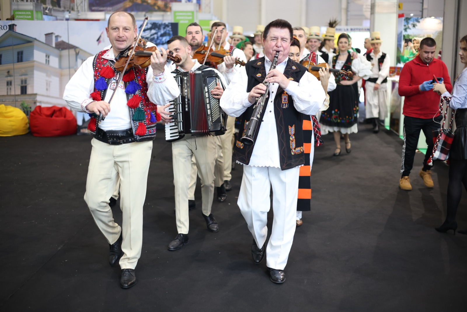 Rezumatul participării la Târgul de Turism al României 2023 – o invitație de nerefuzat în fascinantul Maramureș