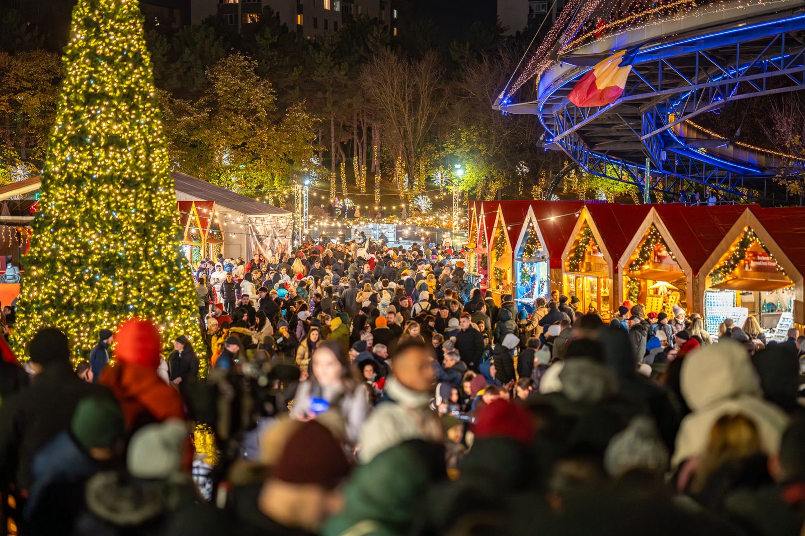 Peste 140.000 de vizitatori, în weekend-ul prelungit de la deschiderea “West  Side Christmas Market”