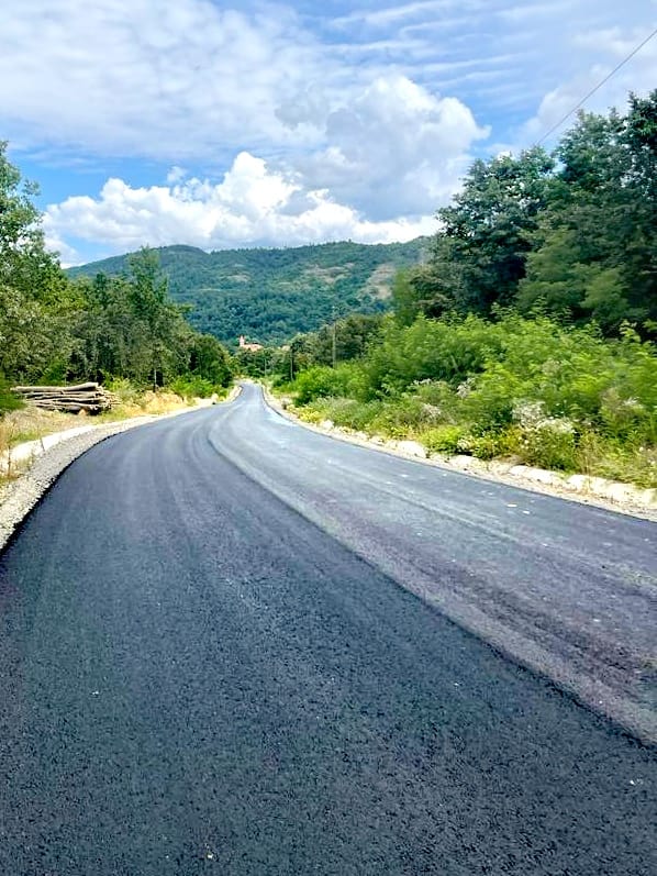 A început așternerea stratului de uzură pe Dieci-Dezna!