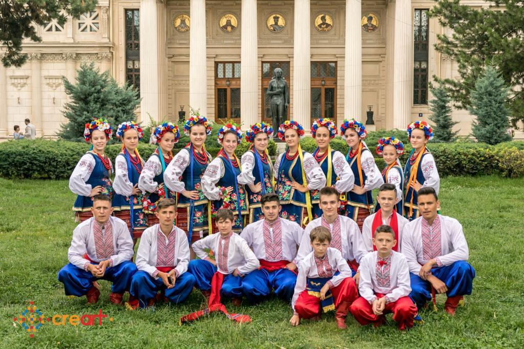 400 de artiști participă la o paradă a costumelor populare, românești și internaționale, pe străzile Capitalei