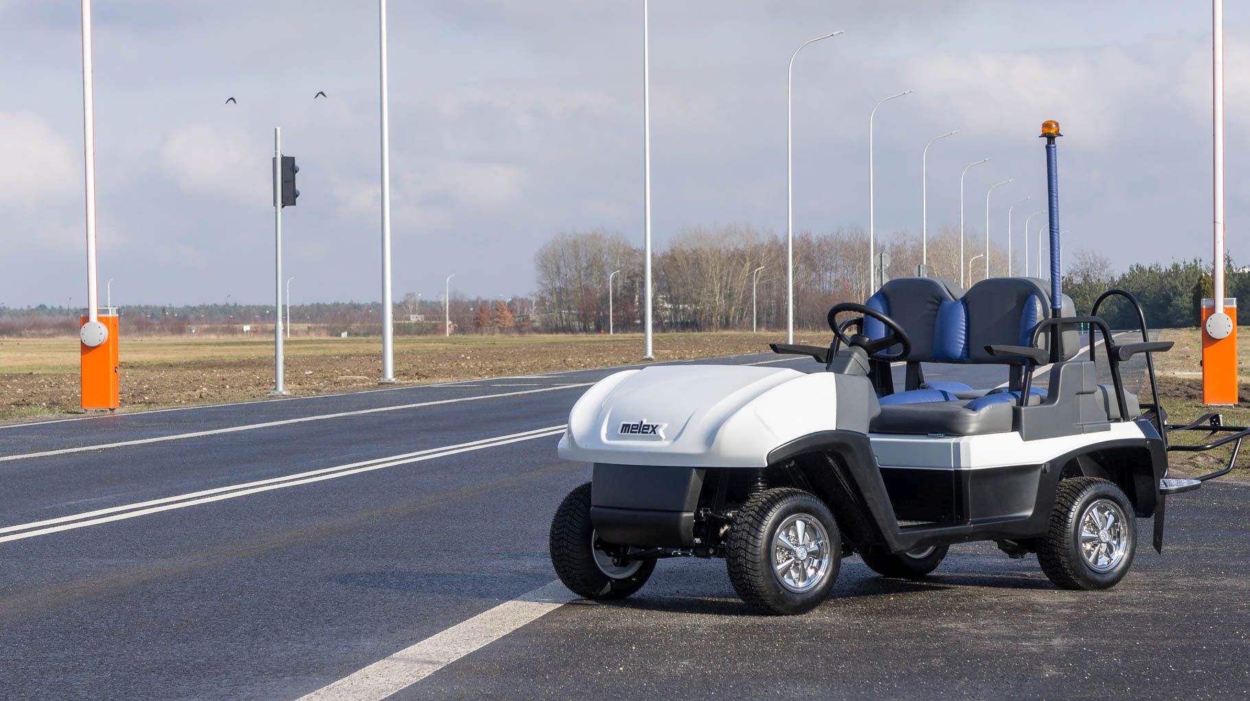 Masina electrica transport pasageri in aeroport - Model Melex 423