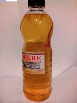 Miere Naturala de Salcim imbuteliata la PET alimentar de unica folosinta de 1400 gr  Pret: 40 RON