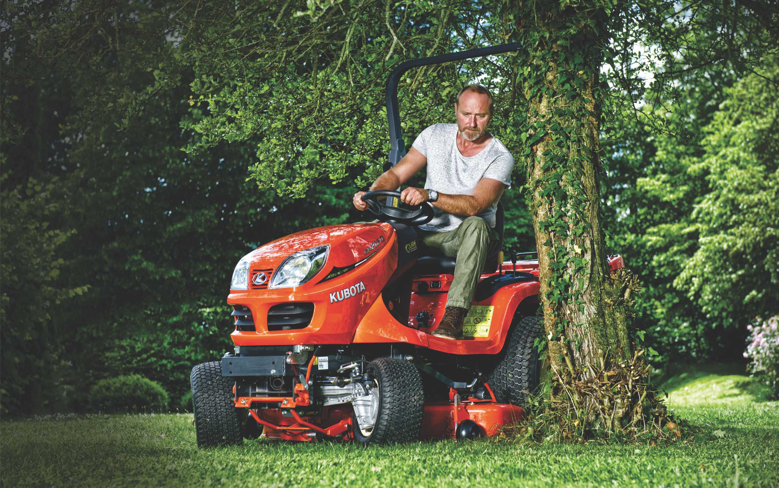 Masini de tuns iarba autopropulsate KUBOTA GR