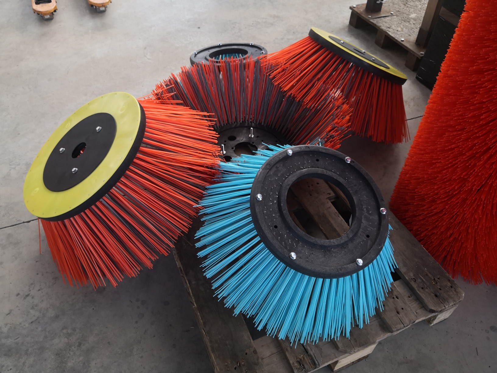 Perii laterale – conice