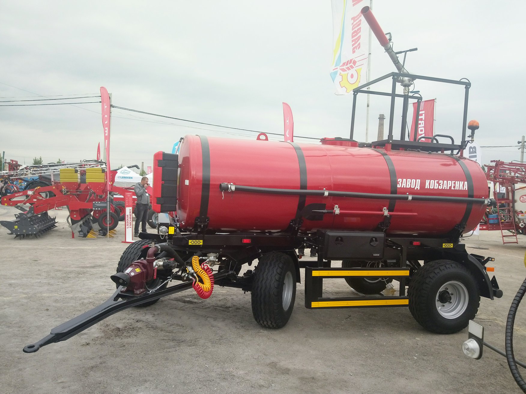 Remorcă cisternă pentru pompieri 8000l