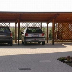 Garaje, carporturi auto şi depozite din lemn