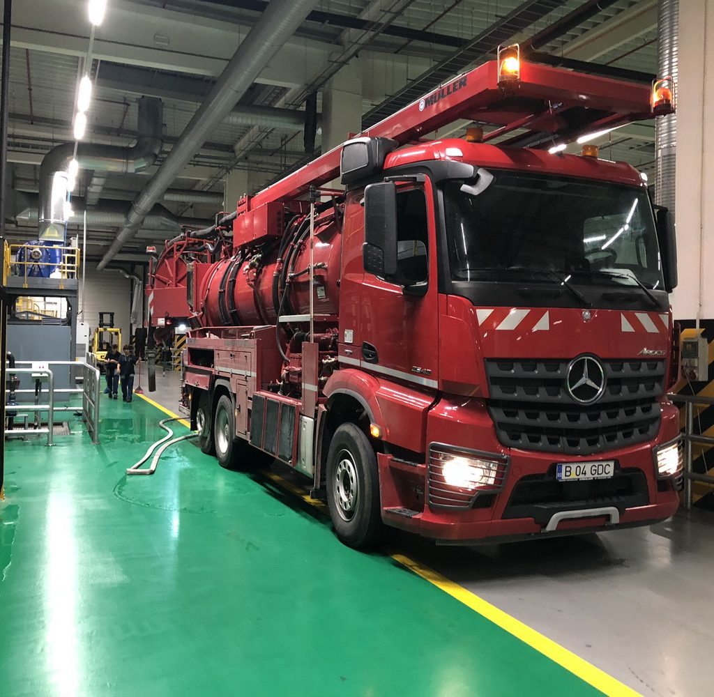 Lucrarile decolmatare retele de canalizare